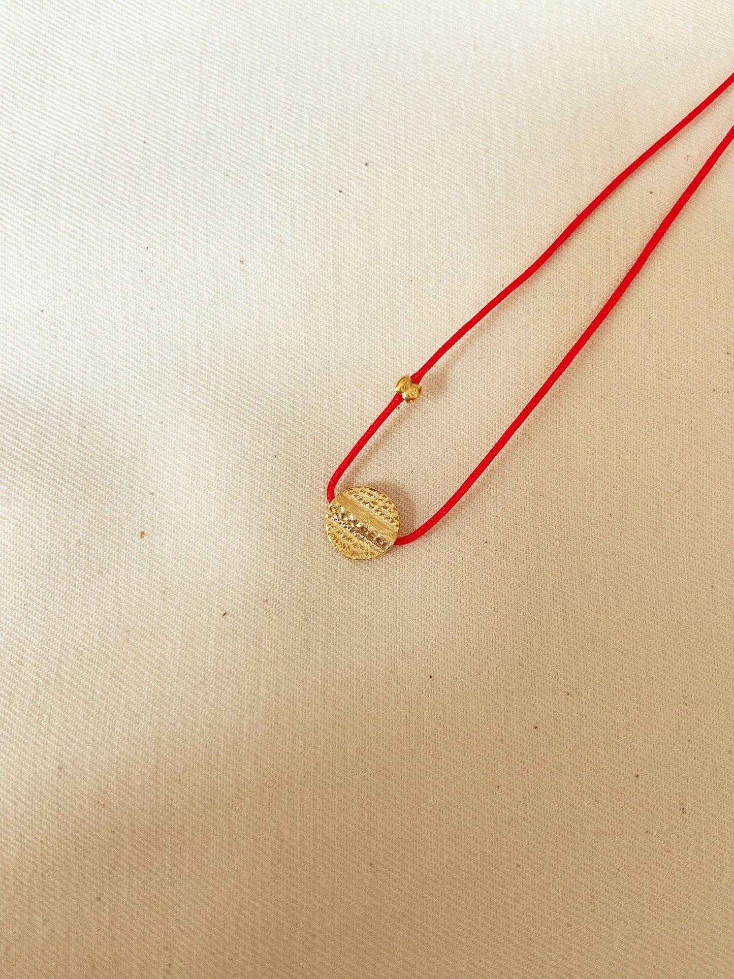 Minimal Round Plate Red String Necklace