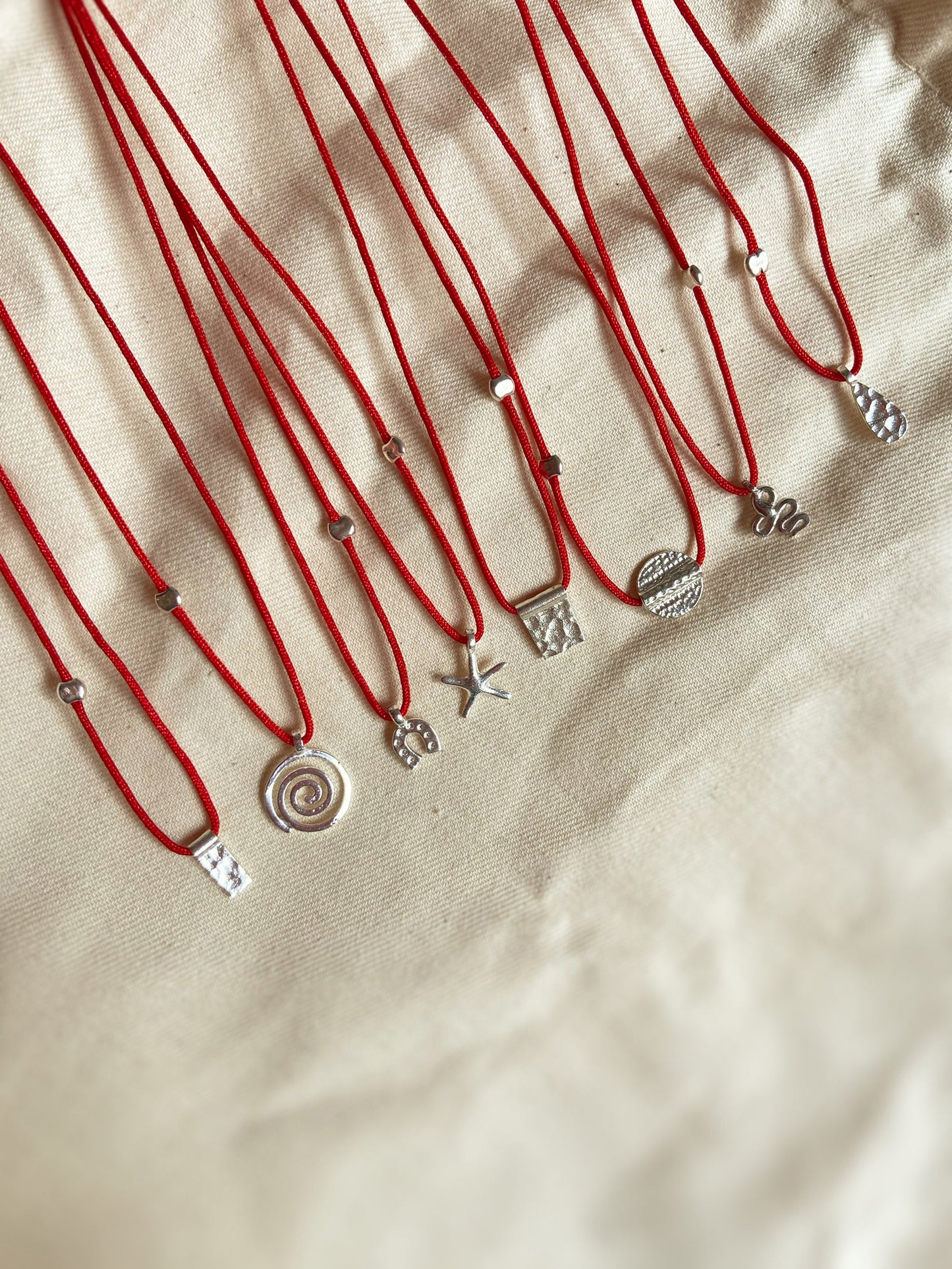 Minimal Round Plate Red String Necklace